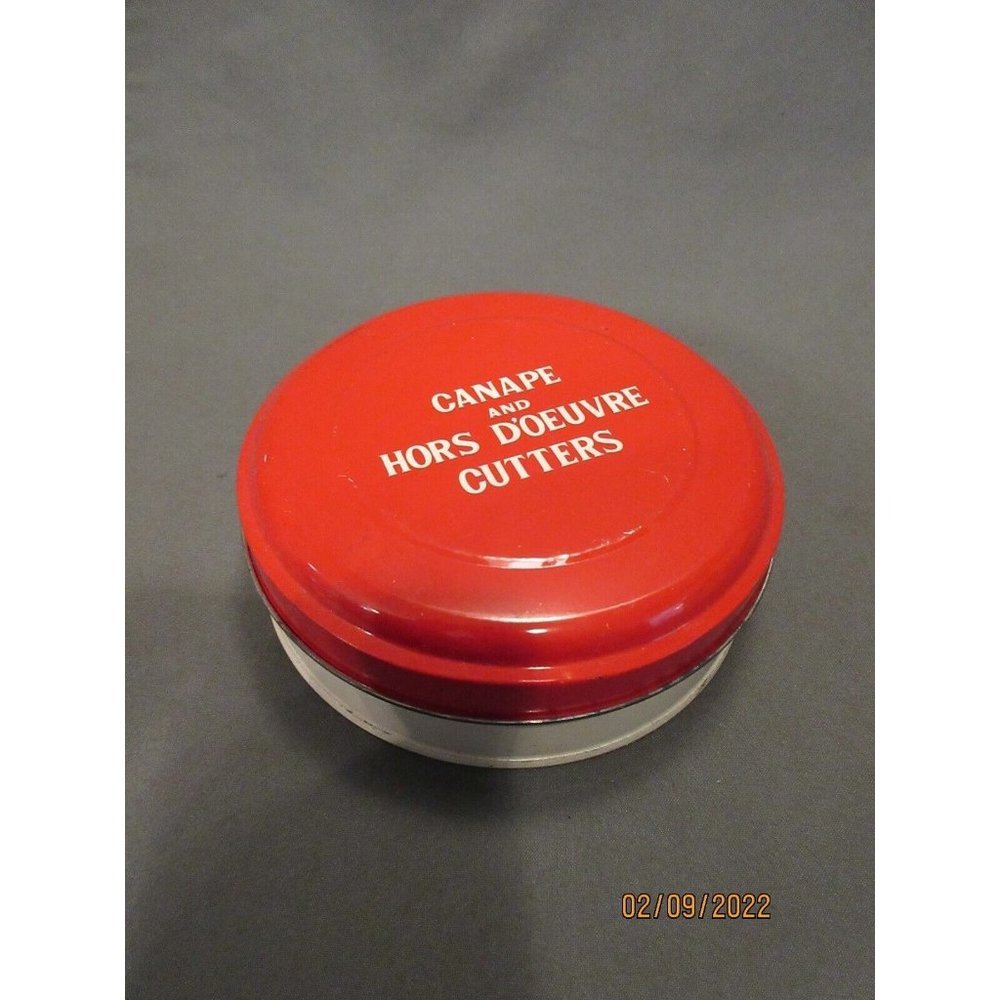 Vintage Canape & Hors D'oeurve Cutters Metal Tin with ALL Pieces SRG